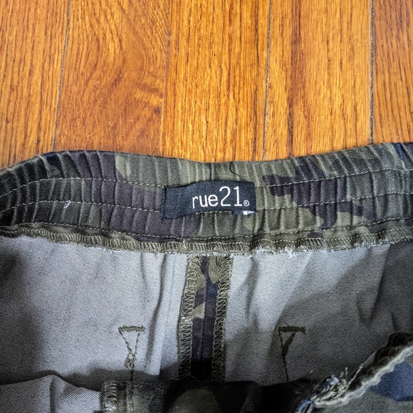 Rue 21 Women's Camo Joggers - Size XL - Picture 5 of 7